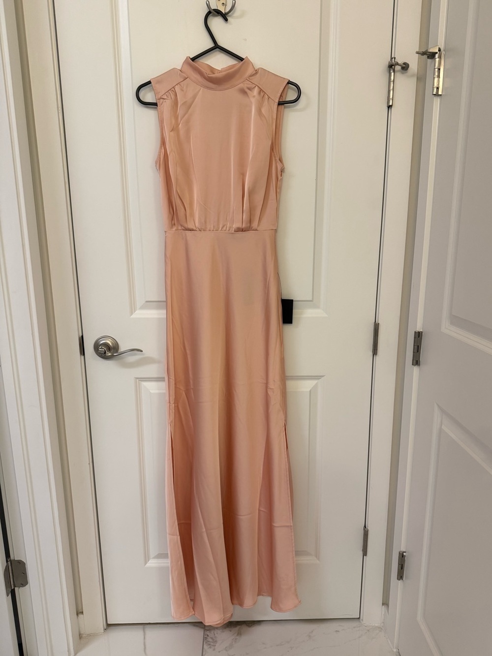 Lulus Satin Peach Maxi Dress High Neck Sleeveless Size XS NWT - Picture 2 of 10
